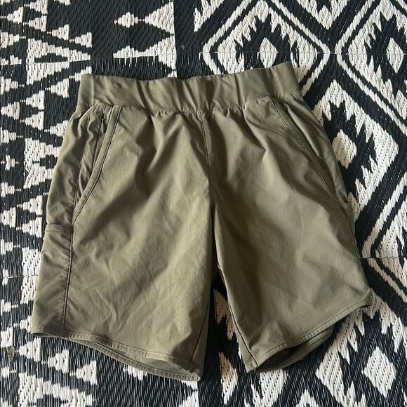 Columbia Pants - Columbia Green Athletic Shorts with Elastic Waistband and Lightweight Material